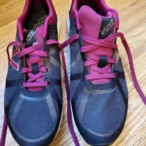 New Balance Women's WX77V1 Training Shoe Size 10B Color: Black & Jewel